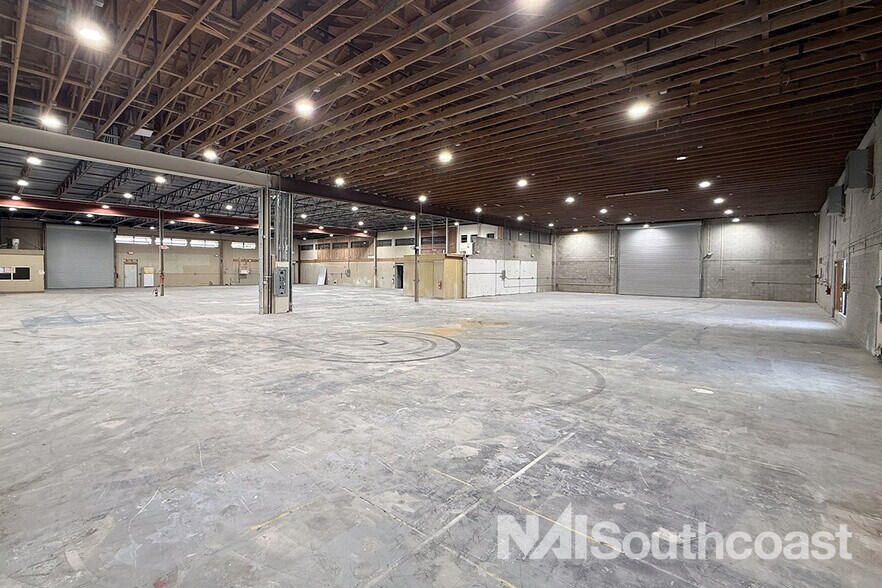 More Photos Of 657 NE Dixie Hwy, Jensen Beach Industrial For Lease