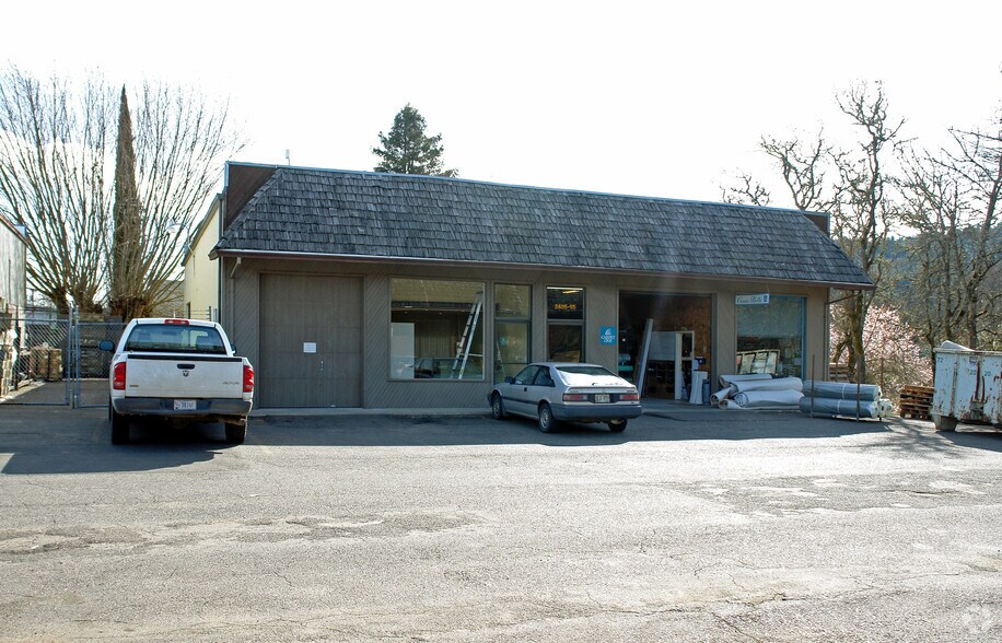 More Photos Of 2405 NE Diamond Lake Blvd, Roseburg Freestanding For Sale