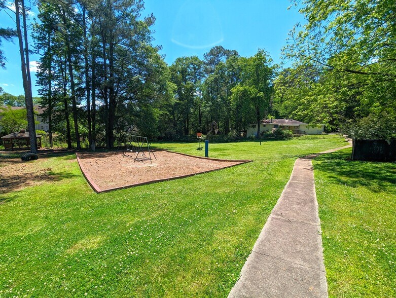More Photos Of 395 Russell Dr, Smyrna Daycare Center For Lease