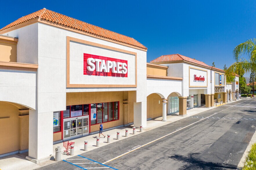 More Photos Of 1348-1366 W Valley Pky, Escondido Unknown For Lease