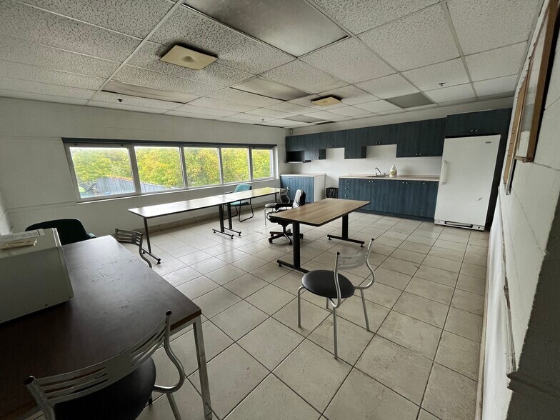 More Photos Of 4040 Rue Jean-Talon O, Montréal Flex For Lease