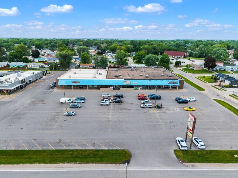 Primary Photo Of 833-849 Avenue of the Cities, East Moline General Retail For Sale