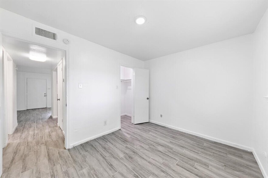 More Photos Of 1312 W Adoue St, Alvin Apartments For Sale