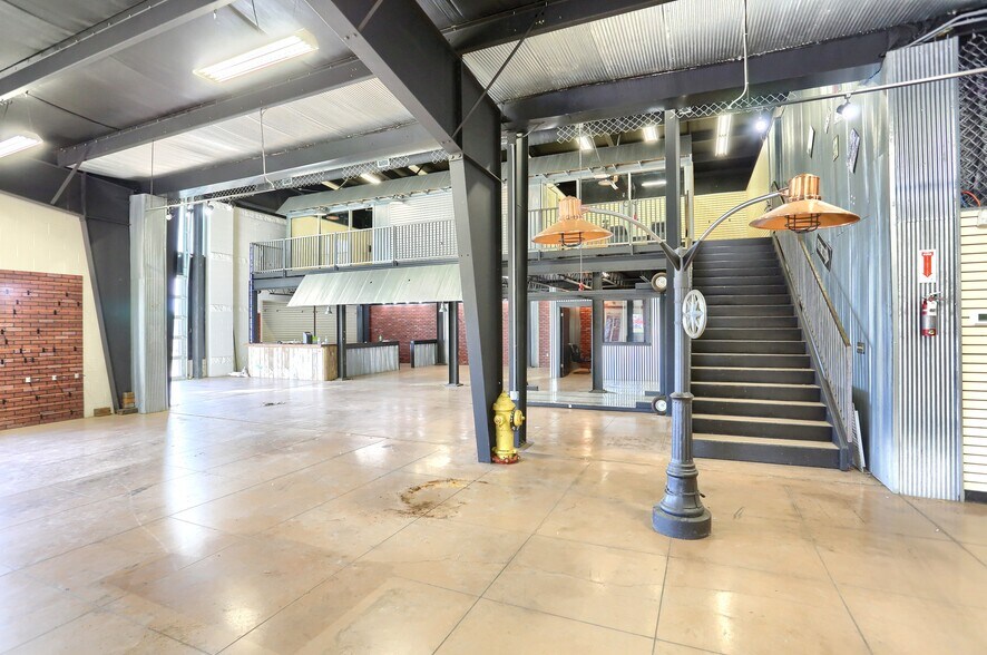 More Photos Of 665 W Connexion Way, Columbia City Flex For Sale