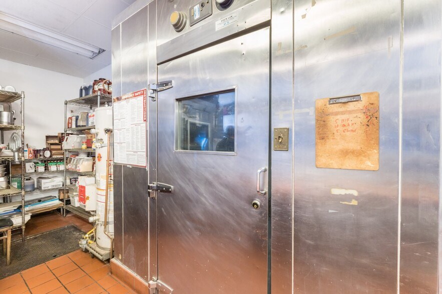 More Photos Of 858 W Lancaster Blvd, Lancaster Restaurant For Sale