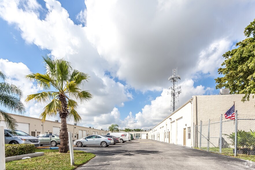 More Photos Of 4342-4394 SW 74th Ave, Miami Warehouse For Lease