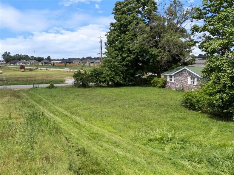 More Photos Of 909 McClure Ave, Lowell Service For Sale