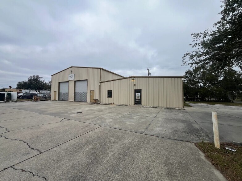 Primary Photo Of 1734 5th St, Bradenton Warehouse For Lease