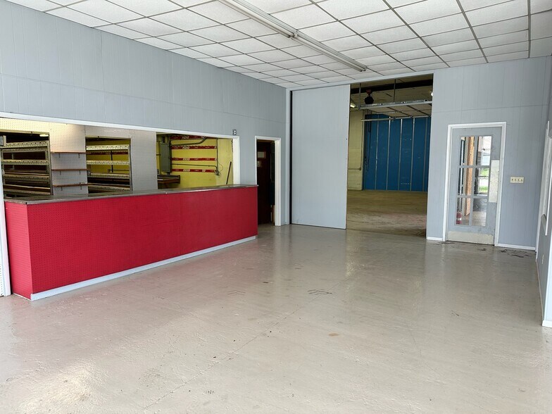 More Photos Of 2242 Silver St, Ashland Light Manufacturing For Lease