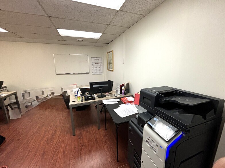 More Photos Of 220 Old Country Rd, Mineola Office For Lease