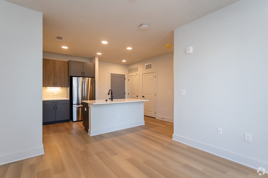 More Photos Of 930 W Mallard Creek Church Rd, Charlotte Apartments For Lease