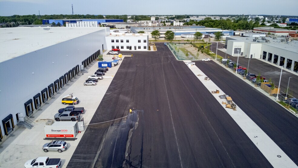 More Photos Of 151 Garden Ave, Brantford Distribution For Lease