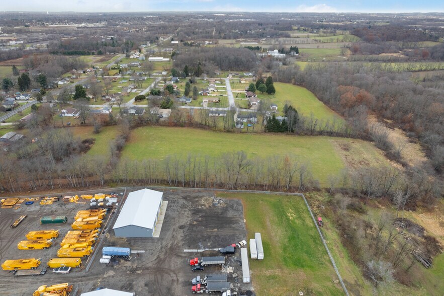 More Photos Of 204 Trump Ave NE, East Canton Flex For Lease