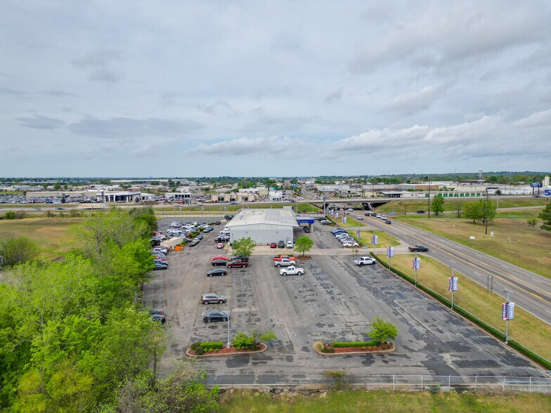 More Photos Of 3600 S Zero St, Fort Smith Flex For Sale