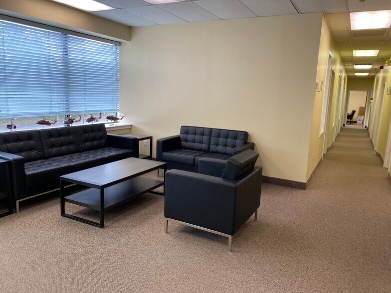 More Photos Of 923 N Lenola Rd, Moorestown Warehouse For Lease