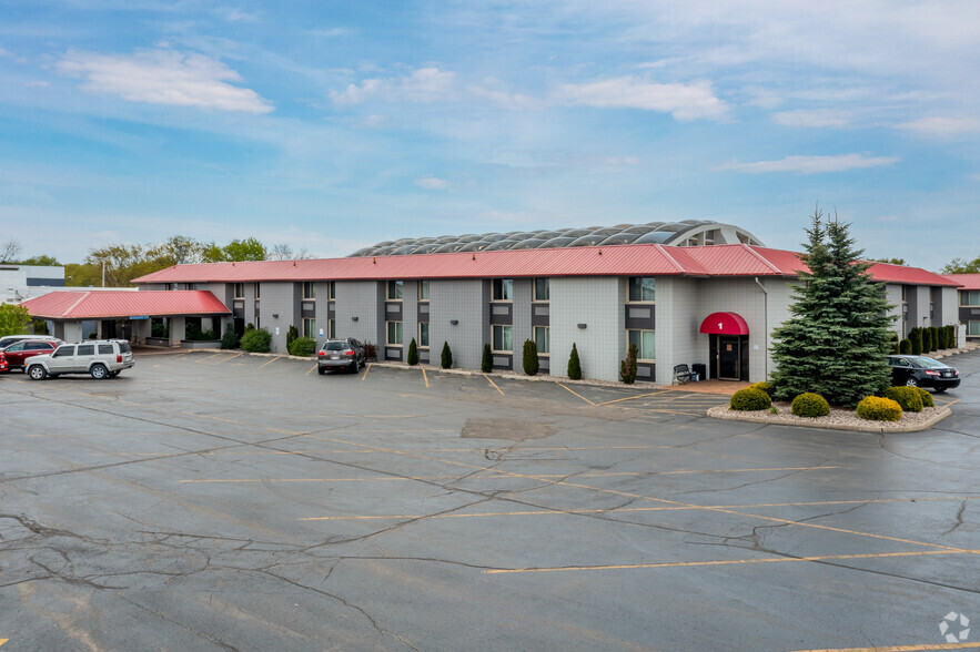 Primary Photo Of 3033 W College Ave, Appleton Hotel For Sale