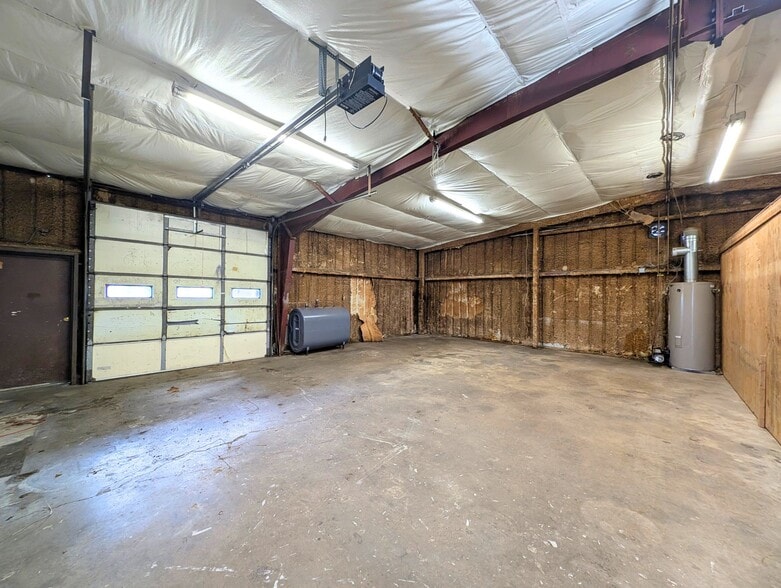 More Photos Of 309 Parker Ct SE, Leesburg Freestanding For Lease