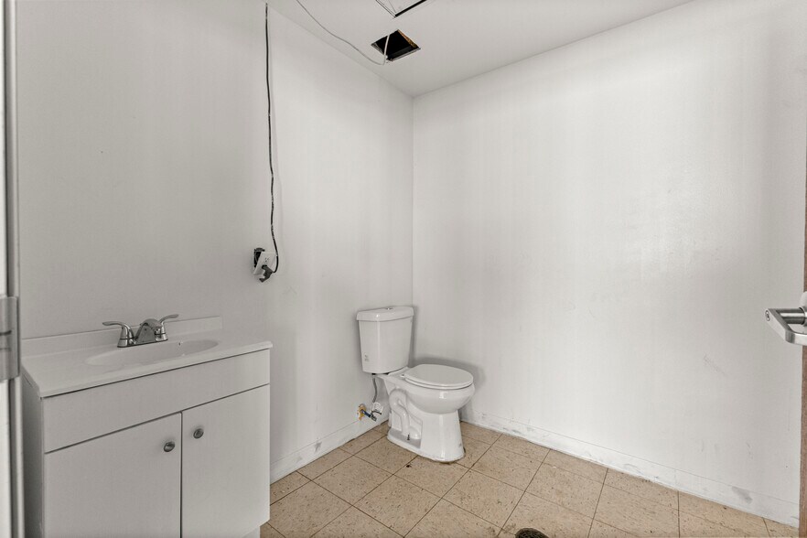 More Photos Of 2300 S Schaefer Hwy, Detroit Storefront For Sale