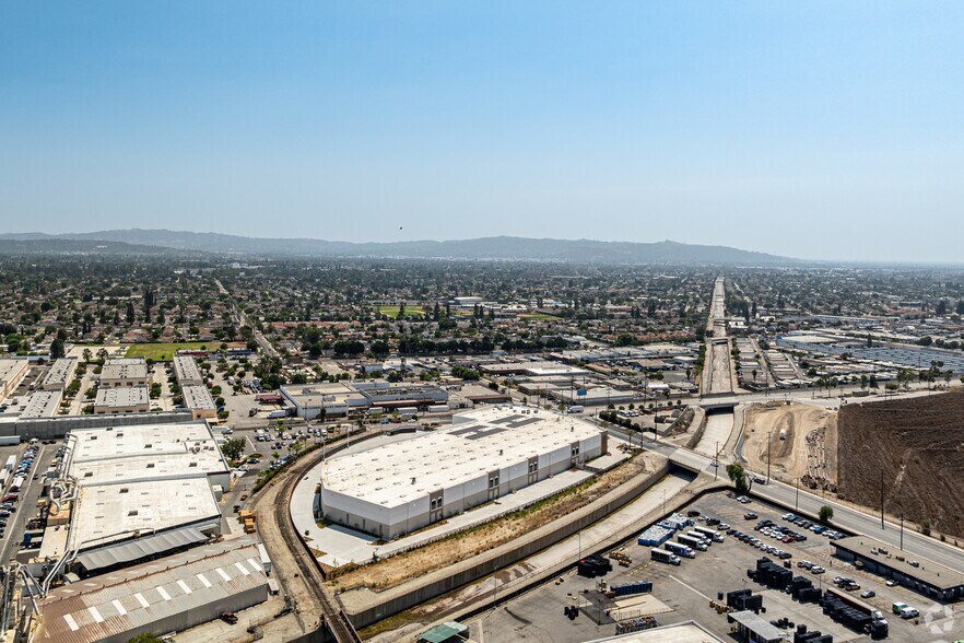 More Photos Of 4416 Azusa Canyon Rd, Irwindale Distribution For Sale