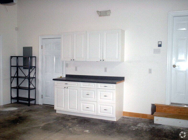 More Photos Of 368 McLaws Cir, Williamsburg Office For Lease