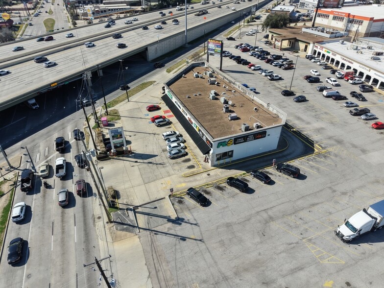 More Photos Of 11200 Northwest Fwy, Houston Storefront Retail Office For Lease