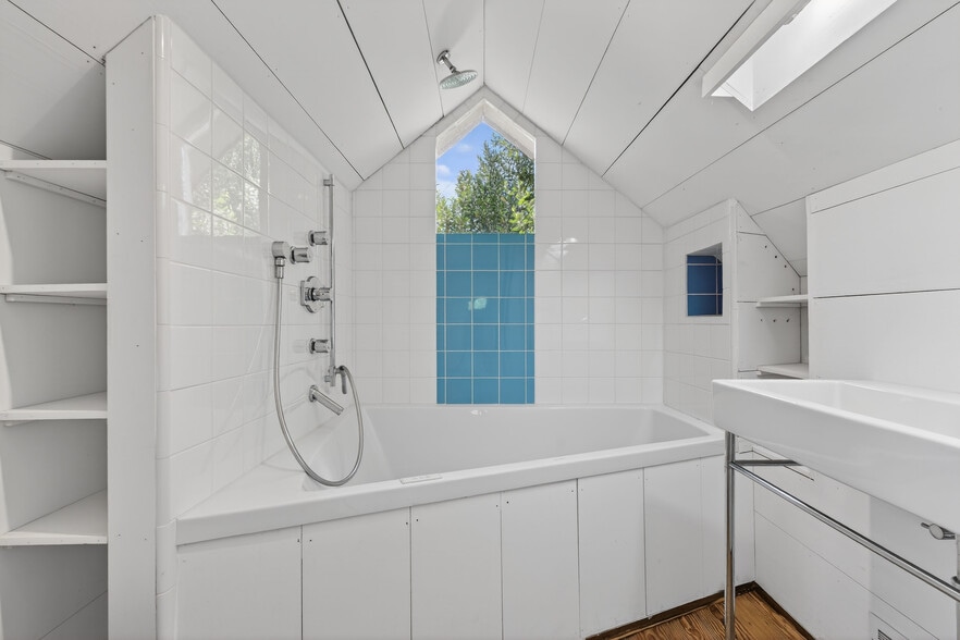 More Photos Of 208 St Marys St, Raleigh Loft Creative Space For Sale