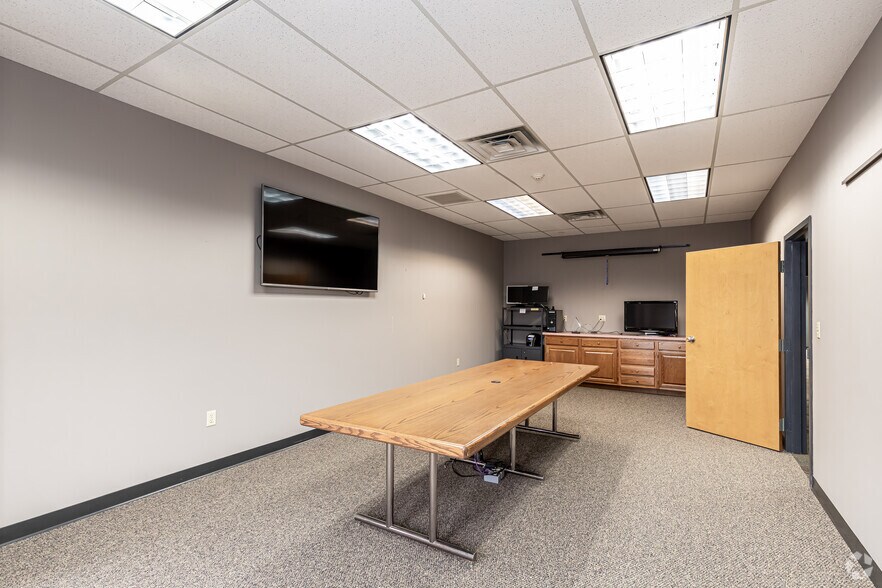More Photos Of 600 Saw Mill Rd, West Haven Office For Sale