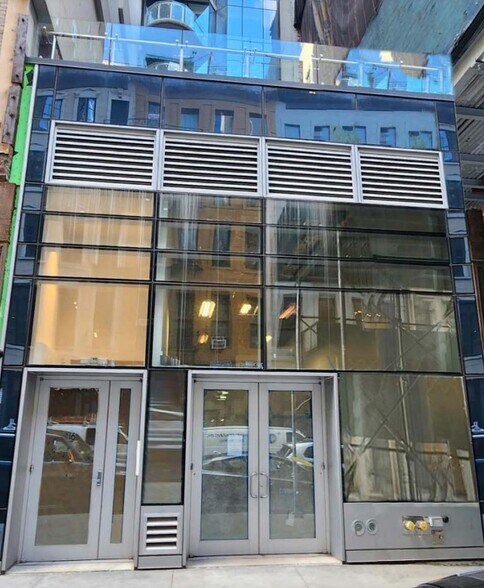 Primary Photo Of 16 Murray St, New York Apartments For Lease
