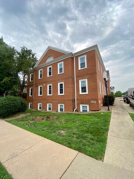 More Photos Of 914 E Jefferson St, Charlottesville Office For Sale
