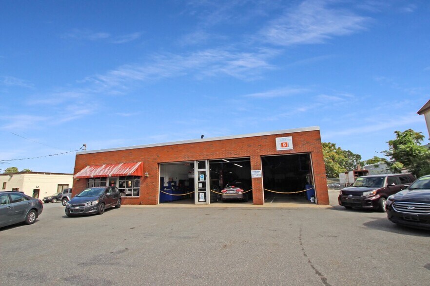 More Photos Of 284 S Broadway, Lawrence Auto Dealership For Sale