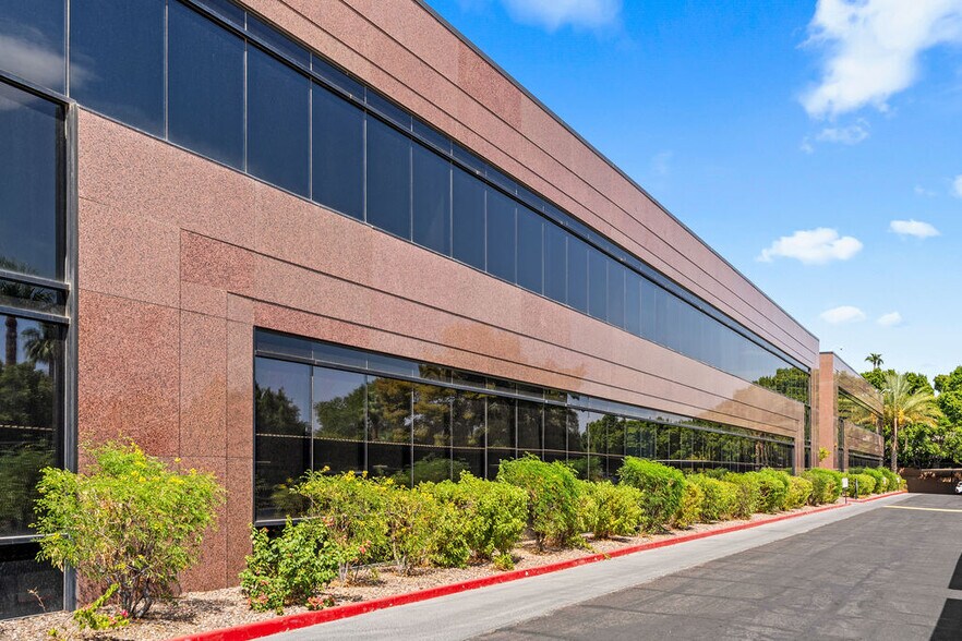 More Photos Of 3333 E Camelback Rd, Phoenix Office For Lease