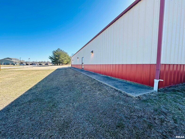 More Photos Of 510 Woodland Knolls Rd, Germantown Hills Flex For Lease