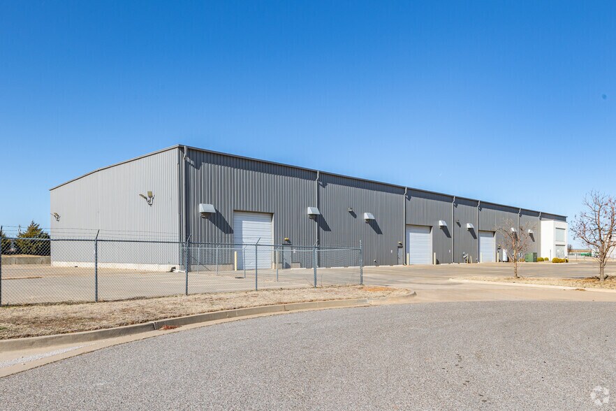 More Photos Of 4701 United Dr, Oklahoma City Warehouse For Lease