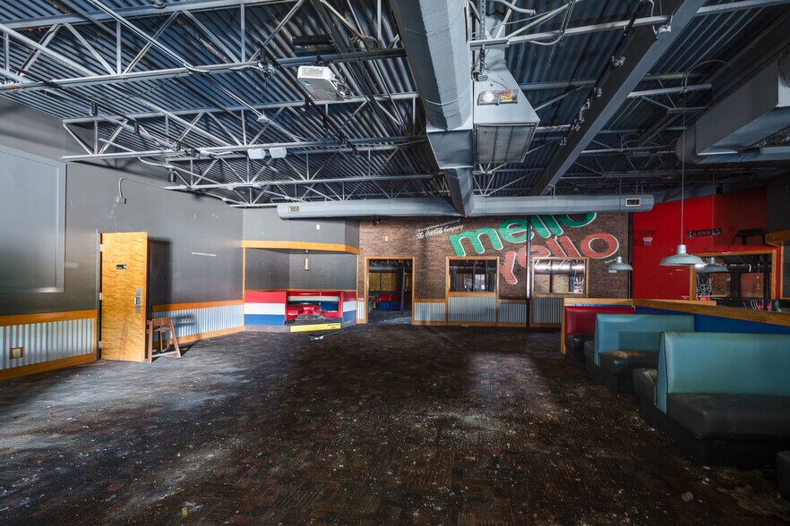 More Photos Of 11950 Kurland Dr, Houston Restaurant For Sale