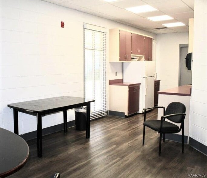 More Photos Of 2005 N Country Club Dr, Montgomery Schools For Sale