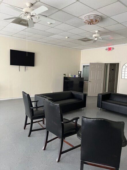 More Photos Of 6978 Main St, Lithonia Storefront Retail Office For Lease