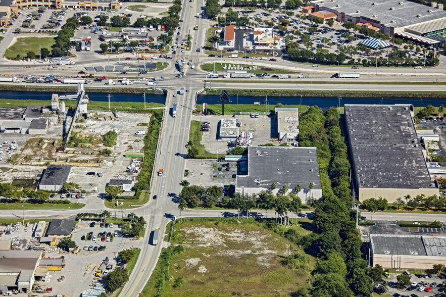 More Photos Of 11200 NW 138th St, Medley Warehouse For Lease