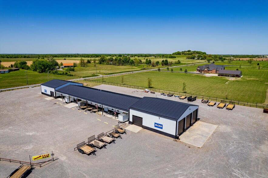 More Photos Of 26091 OK-51, Wagoner Showroom For Sale