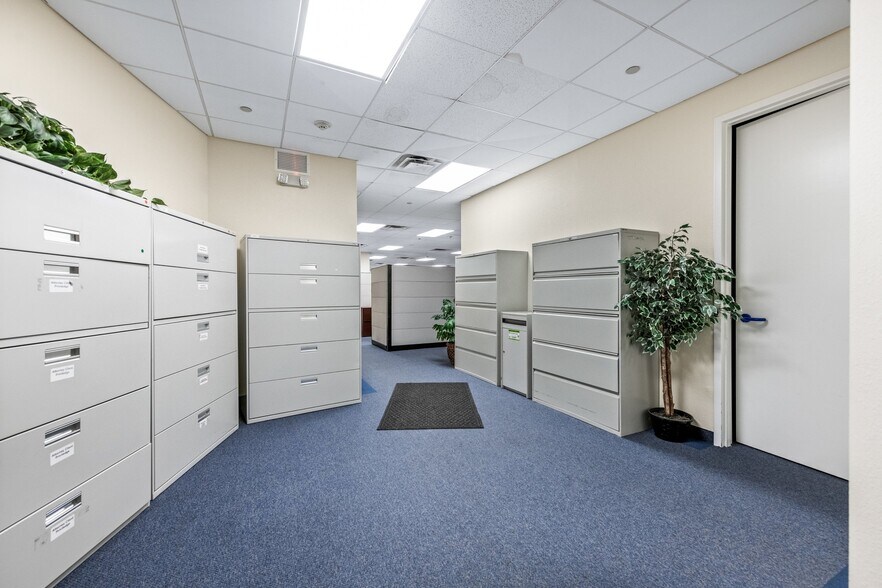 More Photos Of 6015 31st St E, Bradenton Office For Sale