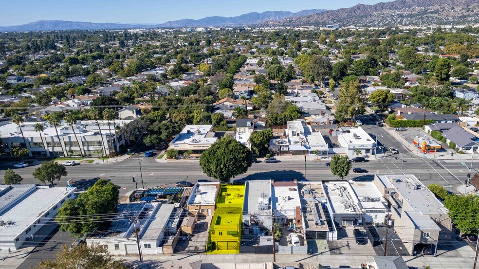 More Photos Of 2114 W Magnolia Blvd, Burbank Storefront For Sale