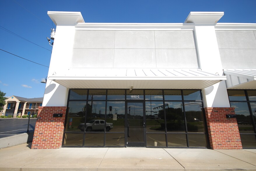 More Photos Of 1932 Highway 45 Byp, Jackson Storefront For Lease