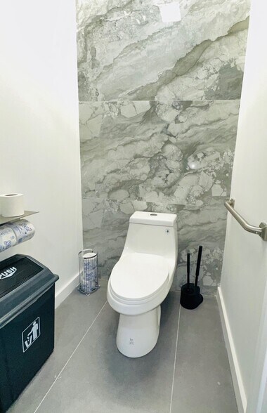 More Photos Of 314 N Kentucky Ave, Lakeland Storefront For Lease