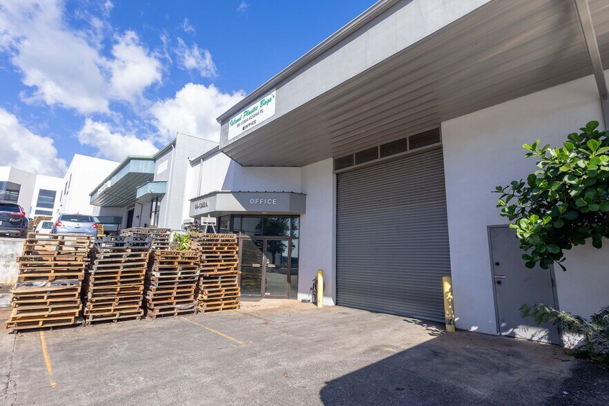 More Photos Of 99-1342 Koaha Pl, Honolulu Warehouse For Lease