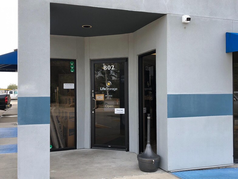 More Photos Of 802 E Richey Rd, Houston Self Storage For Lease
