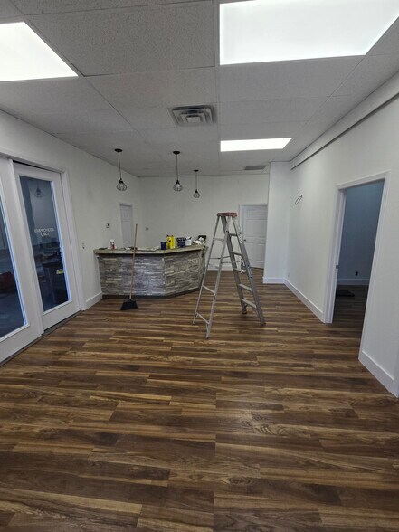 More Photos Of 540 Sandau Rd, San Antonio Light Manufacturing For Lease