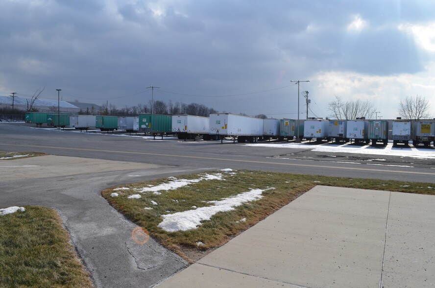 More Photos Of 3121 Pleasant Valley Blvd, Altoona Light Distribution For Lease