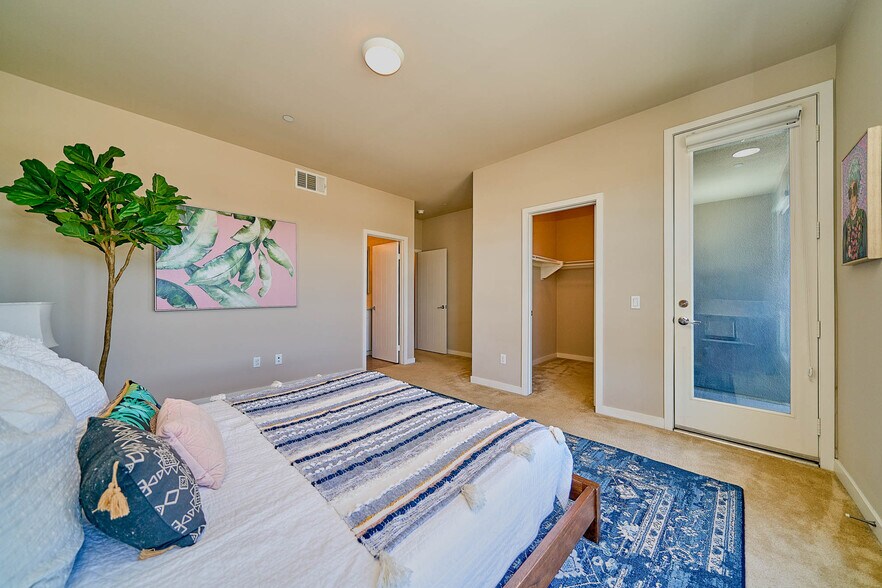 More Photos Of 801 S Anaheim Blvd, Anaheim General Retail For Sale