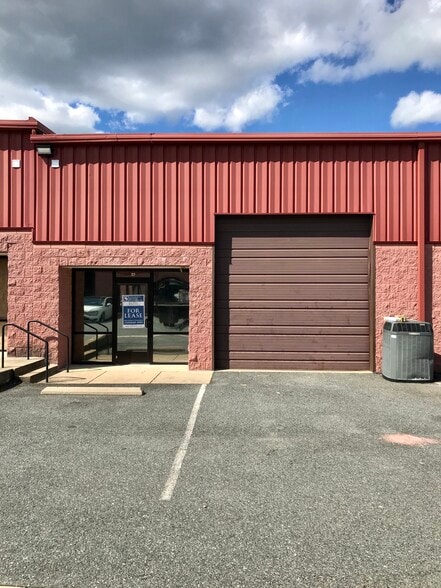 More Photos Of 1130 International Pky, Fredericksburg Warehouse For Lease