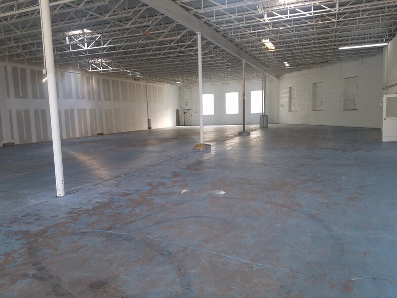 More Photos Of 405 Fannon St, Alexandria Warehouse For Sale