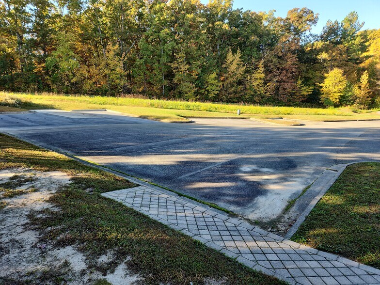 More Photos Of 3121 E Boundary Ct, Midlothian Office For Sale